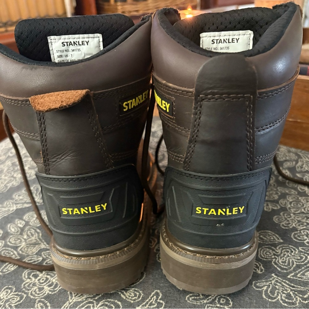 Stanley work boots, brown size 7, like new never worn,
